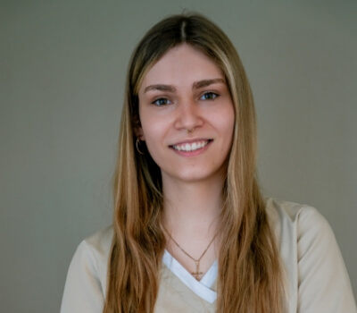 Die Hygienebeauftragte im HarschDental Team Nikki Knoepfle