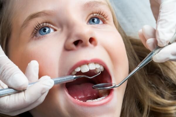 Angstfreie Atmosphäre Kinderprophylaxe bei HarschDental Zahnarztpraxis